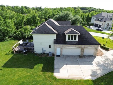 Nearly 4,000 sq/ft 4 bedroom, 4 bath home with a 3-car garage - photo 3
