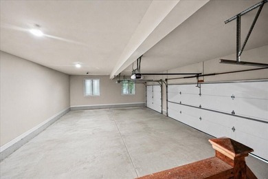 Nearly 4,000 sq/ft 4 bedroom, 4 bath home with a 3-car garage - photo 8