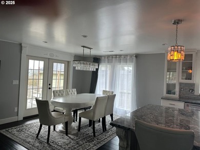 This gorgeous 3 bedroom 3 bath home has been transformed to a - photo 12