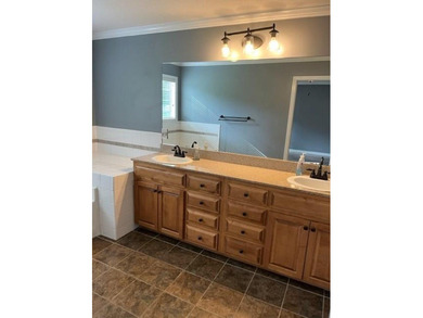 Beautifully Updated 4-Bedroom Home in Desirable Kingsgate - photo 15