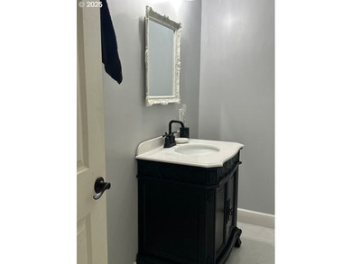 This gorgeous 3 bedroom 3 bath home has been transformed to a - photo 16