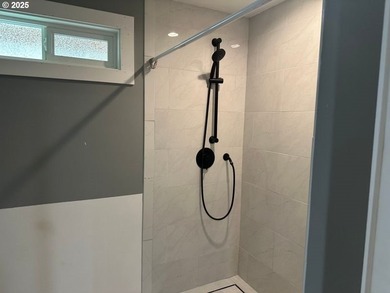 This gorgeous 3 bedroom 3 bath home has been transformed to a - photo 18