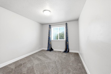 Enjoy the convenience of living near shopping, bus stops, parks - photo 18
