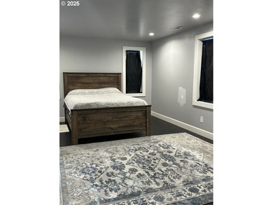 This gorgeous 3 bedroom 3 bath home has been transformed to a - photo 19