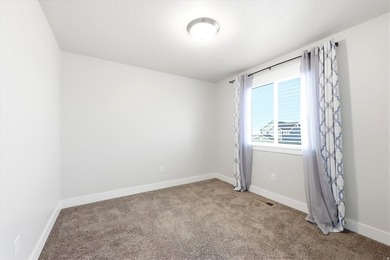 Enjoy the convenience of living near shopping, bus stops, parks - photo 19