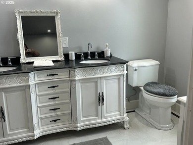 This gorgeous 3 bedroom 3 bath home has been transformed to a - photo 20