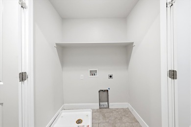 Enjoy the convenience of living near shopping, bus stops, parks - photo 20