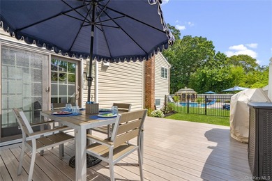 Welcome home to 939 Manor Lane in Bay Shore. This meticulously - photo 33