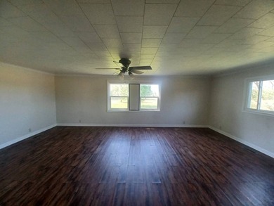 HUD case #132-379474 Property is offered as-is. 4 bedroom, 1 - photo 3
