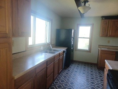 HUD case #132-379474 Property is offered as-is. 4 bedroom, 1 - photo 5