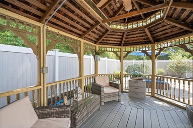 Welcome home to 939 Manor Lane in Bay Shore. This meticulously - photo 41