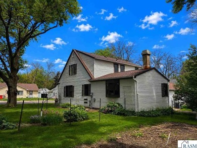 Welcome to this charming mid-century 1 1/2-story /cape cod style - photo 3