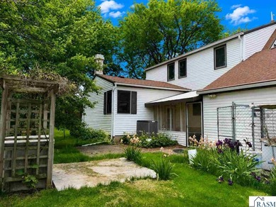 Welcome to this charming mid-century 1 1/2-story /cape cod style - photo 5