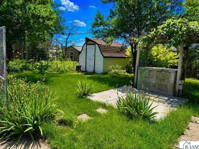 Welcome to this charming mid-century 1 1/2-story /cape cod style - photo 7