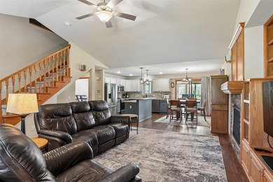 Welcome to this beautifully updated 4-bedroom, 4-bath home - photo 4