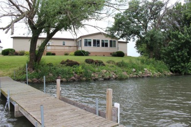 (private lake, pond, creek) Home For Sale in Ayrshire Iowa