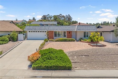 Welcome to effortless living in the highly sought-after Seven - photo 2