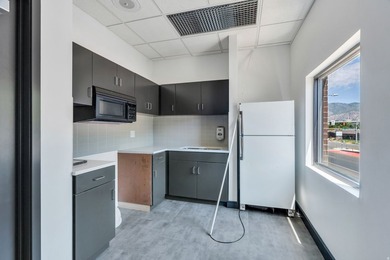 High-visibility office, warehouse, and flex building in Ogden - photo 30