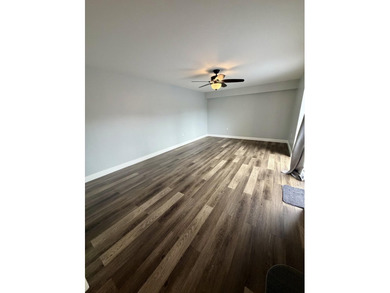 Welcome to this beautifully renovated, move-in ready 2-bedroom - photo 3