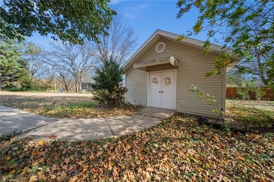 Priced below market value and ready to sell! This brick home - photo 17