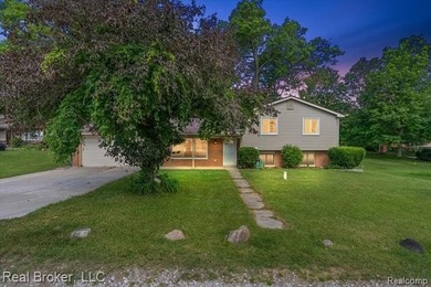 Move-in ready 3-bedroom, 2-bath split-level with lake privileges - photo 1
