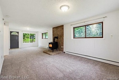 Move-in ready 3-bedroom, 2-bath split-level with lake privileges - photo 4