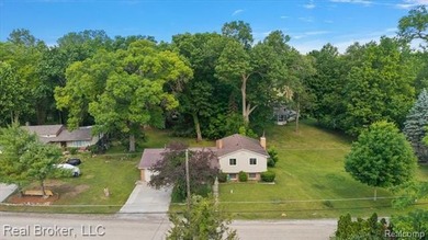 Move-in ready 3-bedroom, 2-bath split-level with lake privileges - photo 5