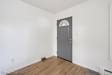 Move-in ready 3-bedroom, 2-bath split-level with lake privileges - photo 6