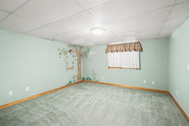 Set gracefully beyond a long, tree-lined drive, this - photo 42