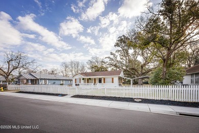 Charming cottage-style home offering a welcoming atmosphere and - photo 2