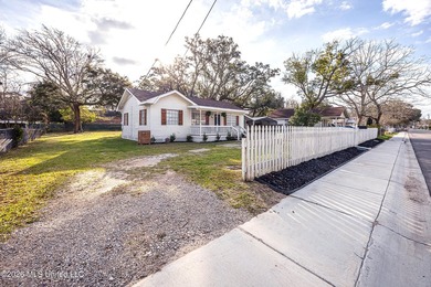 Charming cottage-style home offering a welcoming atmosphere and - photo 4