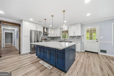 A beautifully maintained home with serene views of Canary Lake - photo 9