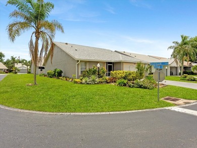 Welcome to this charming three-bedroom, two-bathroom residence - photo 3