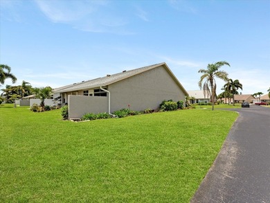 Welcome to this charming three-bedroom, two-bathroom residence - photo 4