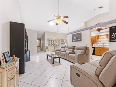 Welcome to this charming three-bedroom, two-bathroom residence - photo 8