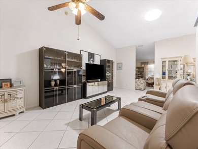 Welcome to this charming three-bedroom, two-bathroom residence - photo 10