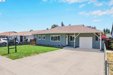 Welcome to this beautifully reimagined 3-bedroom, 2-bathroom - photo 3