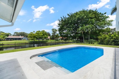 Rarely available cul-de-sac pool home on the lake in Timbercreek - photo 3