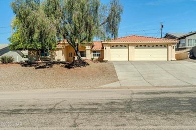 Energy-efficient solar pool home with 4 bedrooms, 3 bathrooms - photo 1