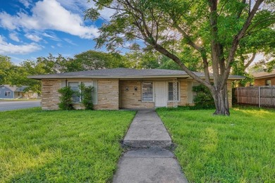 Lake Waco Townhome/Townhouse Active Under Contract in Waco Texas