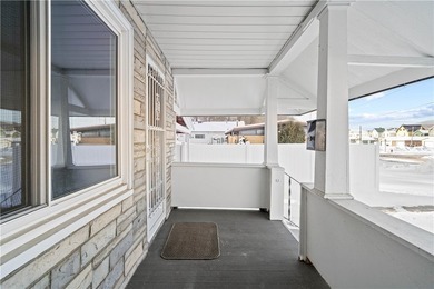Welcome home to this spacious 3-bedroom half duplex offering - photo 5