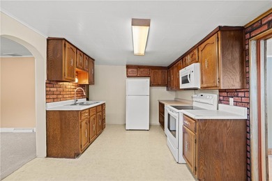 Welcome home to this spacious 3-bedroom half duplex offering - photo 10