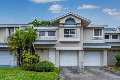 (private lake, pond, creek) Townhome/Townhouse For Sale in Deerfield Beach Florida