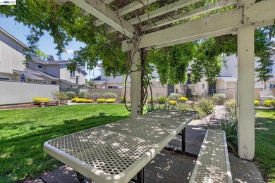 1 bedroom & loft - 1/5 baths - 1 car garage. Move-in ready - photo 5