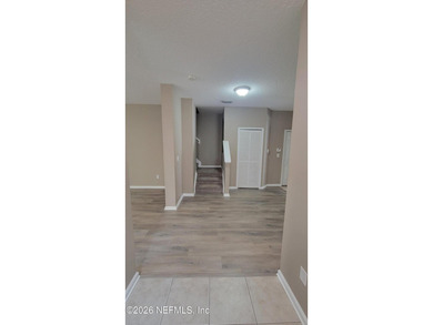 TurnKey excellent condition 3 bedroom 2.5 baths with a garage ! - photo 3