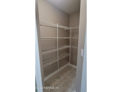 TurnKey excellent condition 3 bedroom 2.5 baths with a garage ! - photo 6