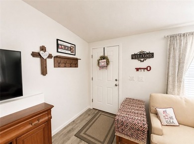 Welcome to this well-maintained and move-in-ready 3-bedroom - photo 6