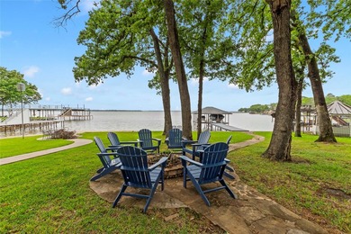 Positioned on open water in the sought-after Deer Island - photo 1