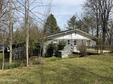 Cute full brick home in a great location. Big covered front - photo 24