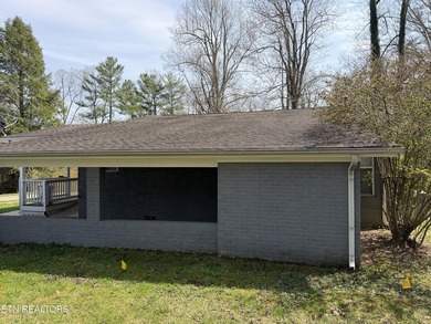 Cute full brick home in a great location. Big covered front - photo 25